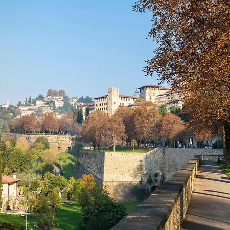 Affittimoderni Bergamo-young ברגמו